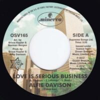 ALFIE DAVISON / LOVE IS SERIOUS BUSINESS / 7" /