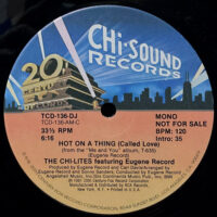 THE CHI-LITES FEATURING EUGENE RECORD / HOT ON A THING (CALLED LOVE) / 12" /